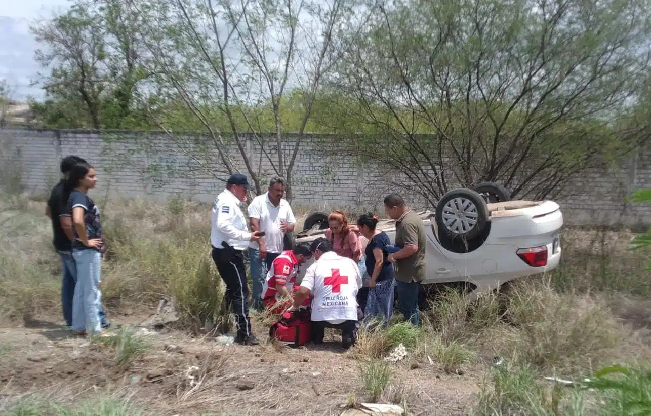 Conductora queda lesionada en accidente Guamúchil - Angostura
