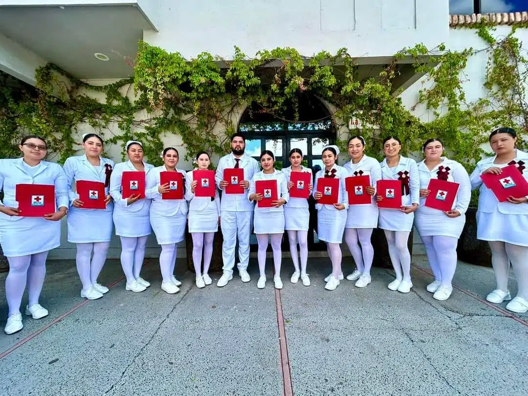 Alumnos que han culminado su periodo de formación en la Cruz Roja