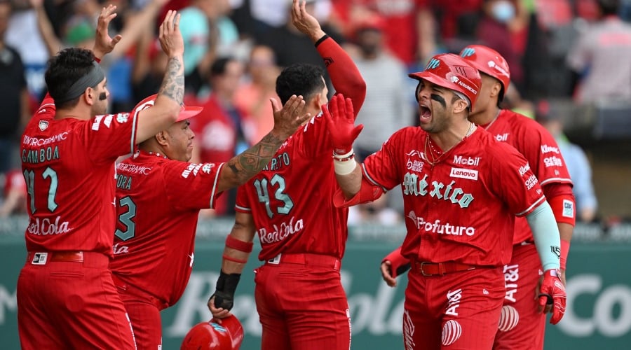 Diablos Rojos de México de la Liga Mexicana de Beisbol celebran su victoria ante Oaxaca