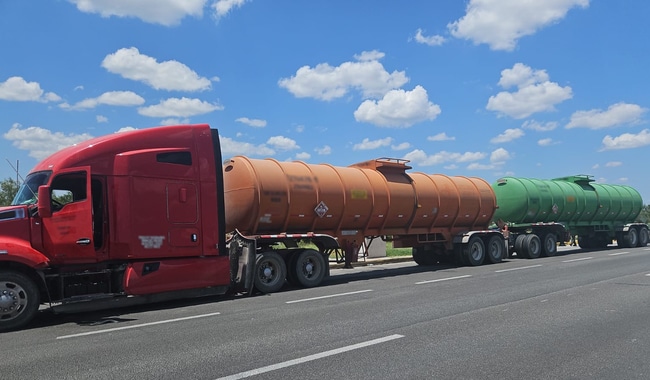 Doble semirremolque con gasolina robada