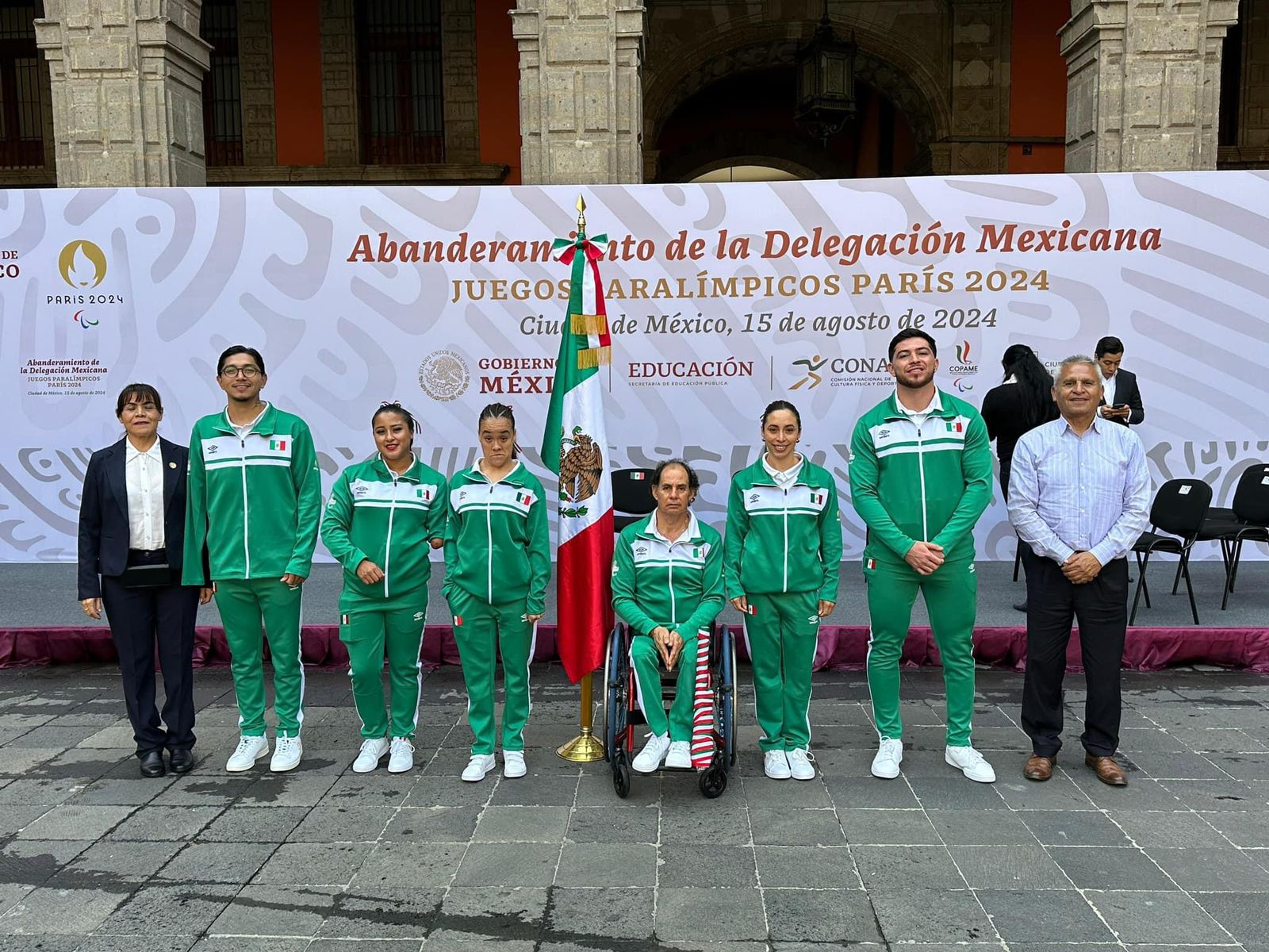 El guasavense Luis Carlos López formando parte de la escolta Paralímpicos rumbo París 2024