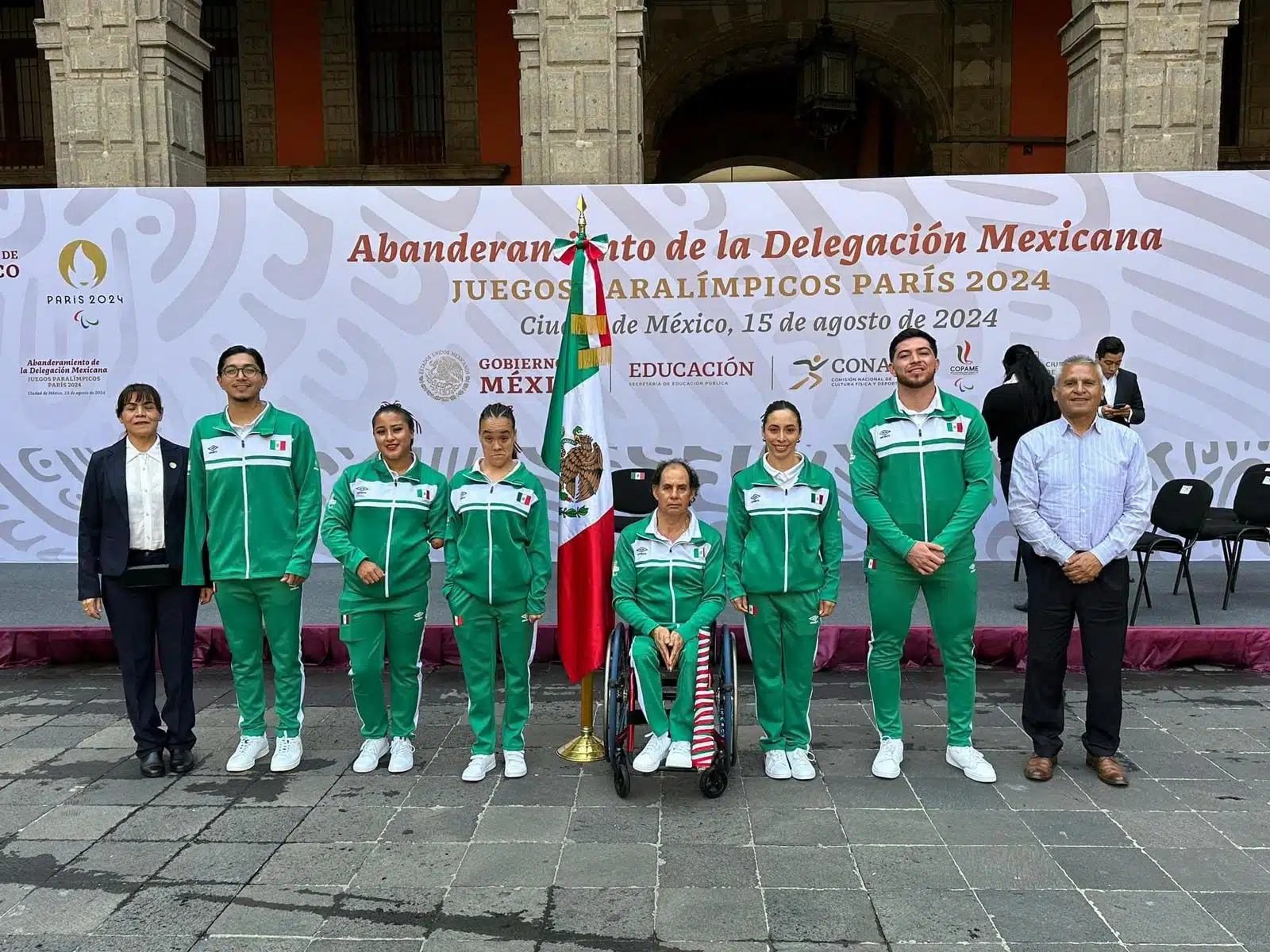 El guasavense Luis Carlos López formando parte de la escolta Paralímpicos rumbo París 2024