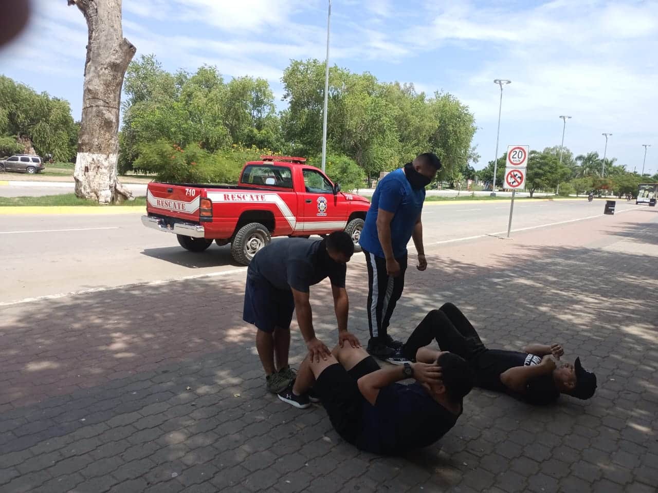 Escuadrón acuático de Guasave entrenando bajo el mando de Bomberos en el malecón María del Rosario Espinoza