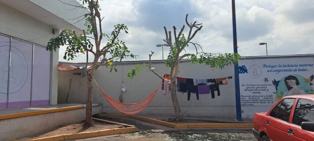 Familiares de pacientes del Hospital de la Mujer se quejan