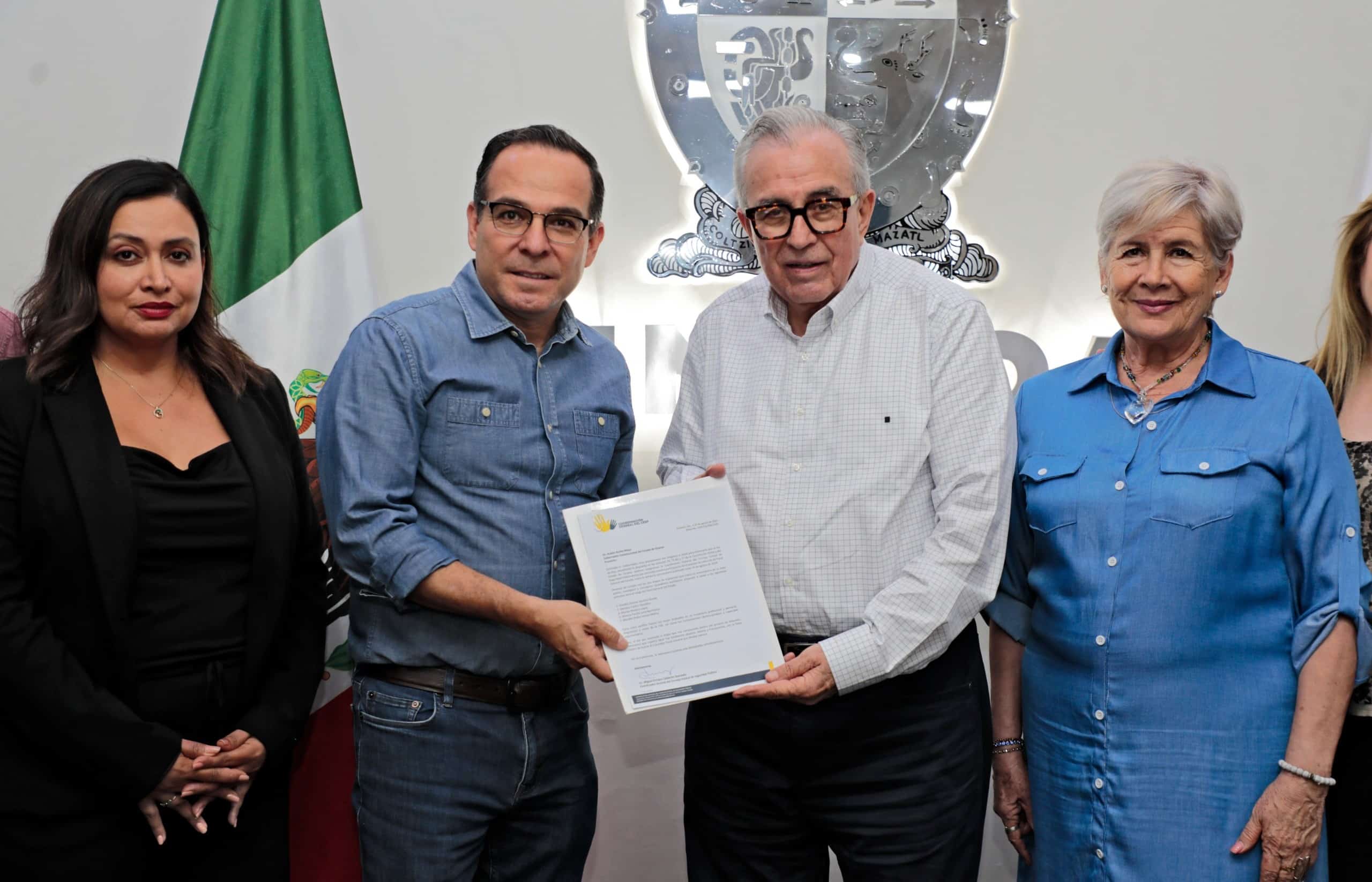 Gobernador Rubén Rocha Moya recibiendo la quinteta de aspirantes a nuevo fiscal de Sinaloa