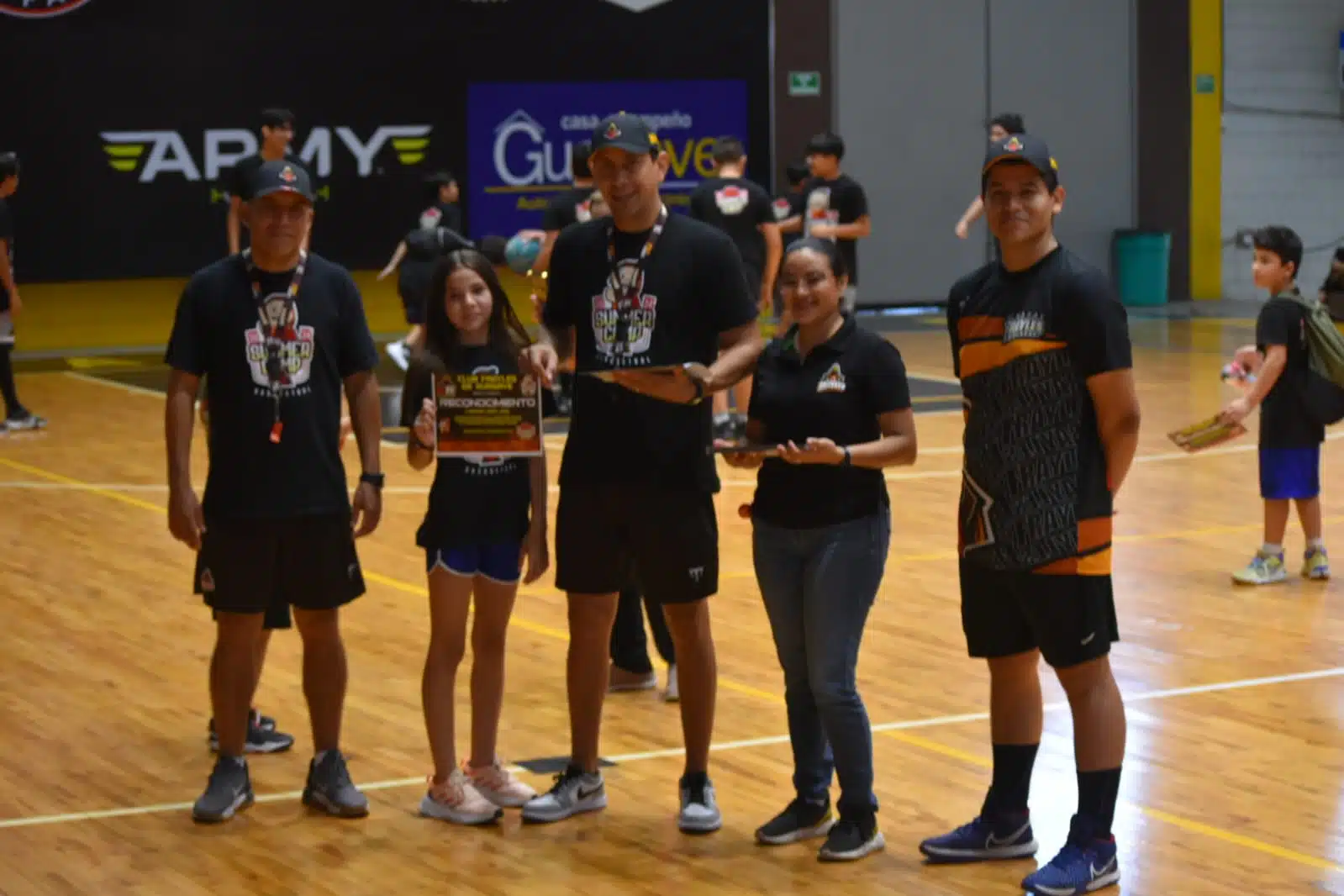 Campamento de verano sobre basquetbol en Guasave