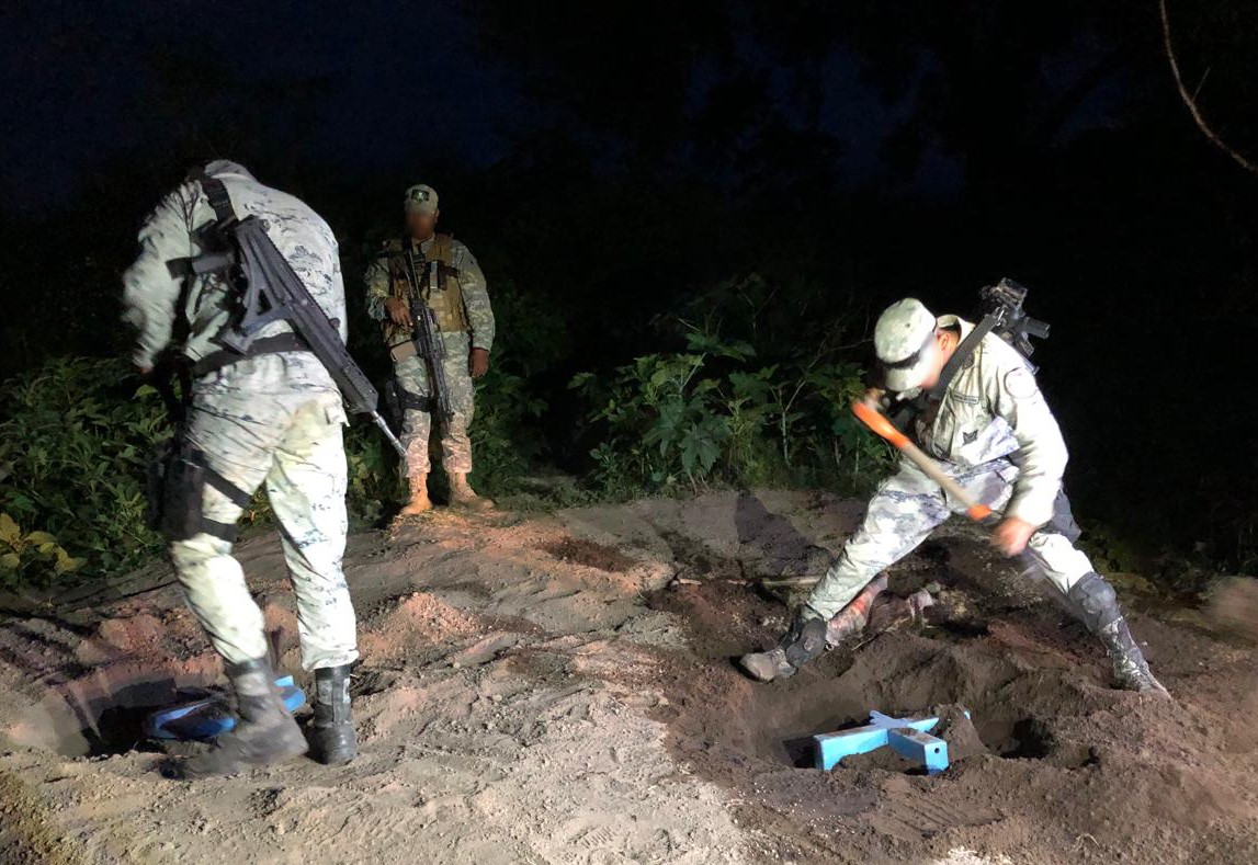 Guardias Nacionales descubren tinacos con combustible robado