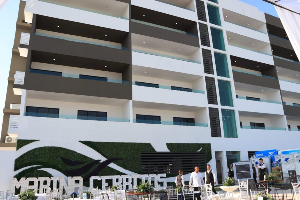 Edificio en Marina Cerritos Mazatlán