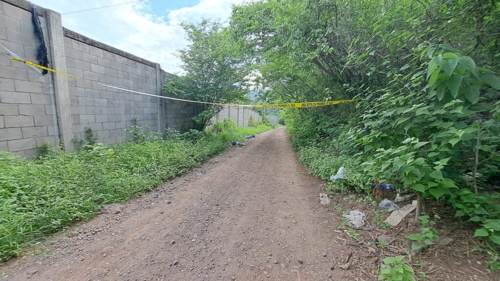 Hombre es hallado asesinado y envuelto en una sábana al sur de Culiacán