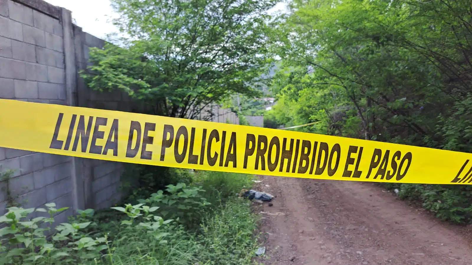 Hombre es hallado asesinado y envuelto en una sábana al sur de Culiacán