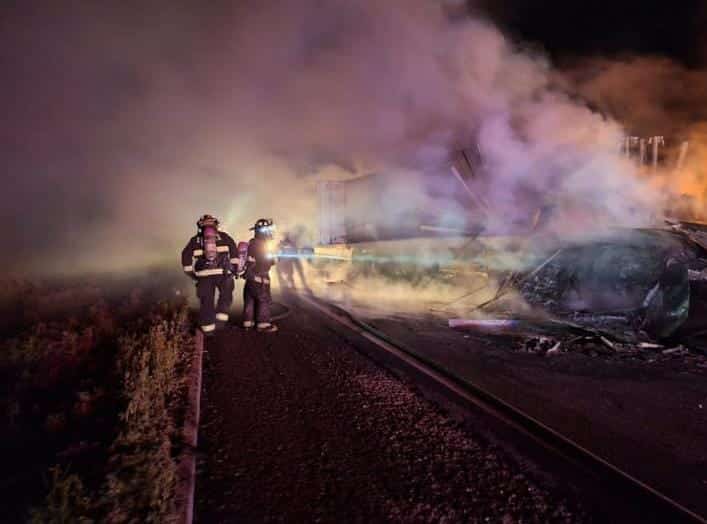 Incendio de trailer en la autopista Mazatlán-Culiacán