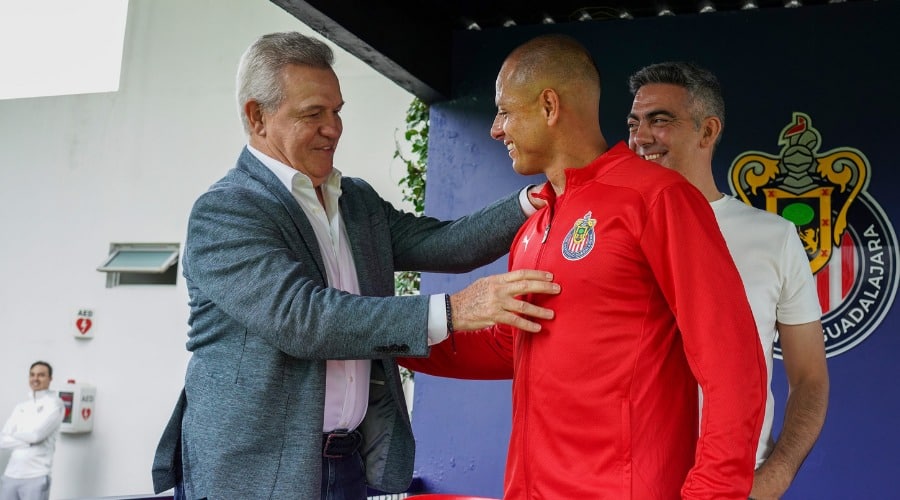 Javier Aguirre saluda a 
