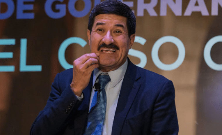 Javier Corral presenta denuncia contra la gobernadora y el fiscal de Chihuahua