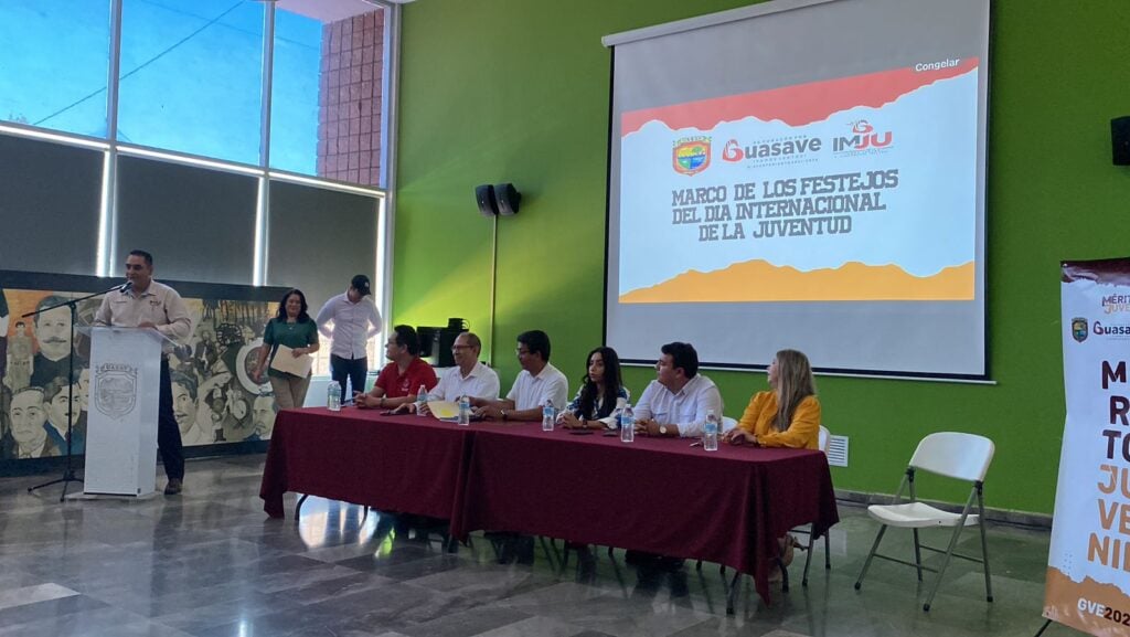 Marco de los festejos del Día Internacional de la Juventud en Guasave