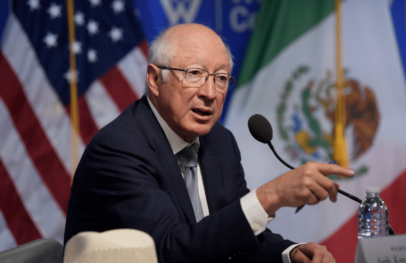 Ken Salazar, embajador de EU en México, da positivo a Covid-19