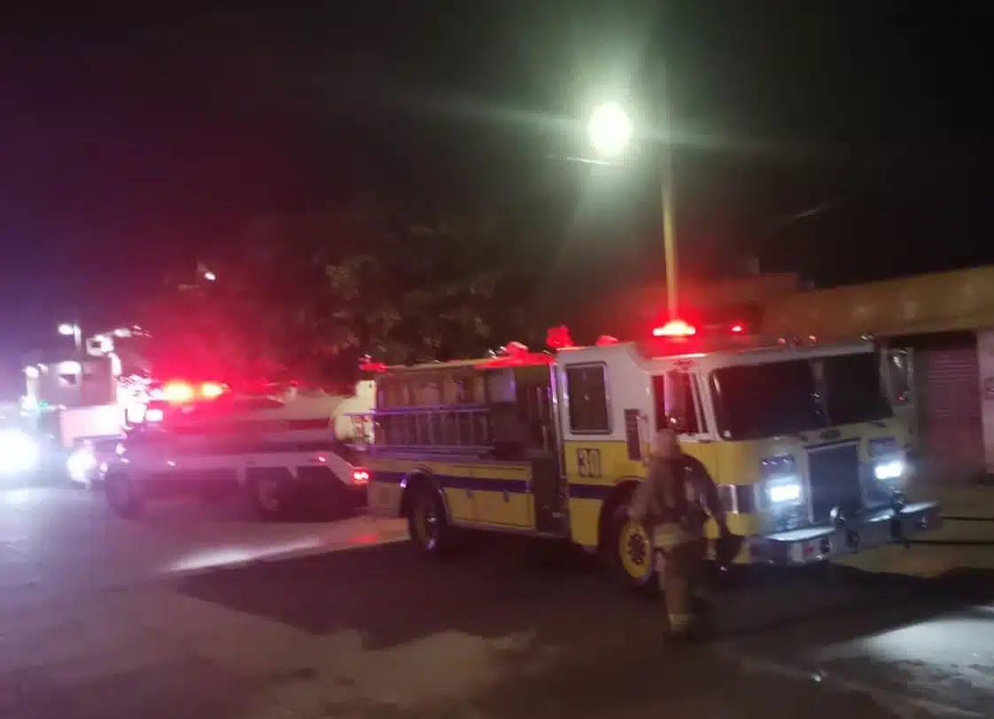 Los Mochis incendio en la colonia Jiquilpan moviliza los cuerpos de emergencia