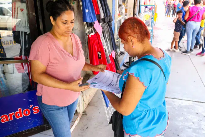 Madres de familia expresan inconformidad con paquete de útiles escolares, señalan que no son suficientes