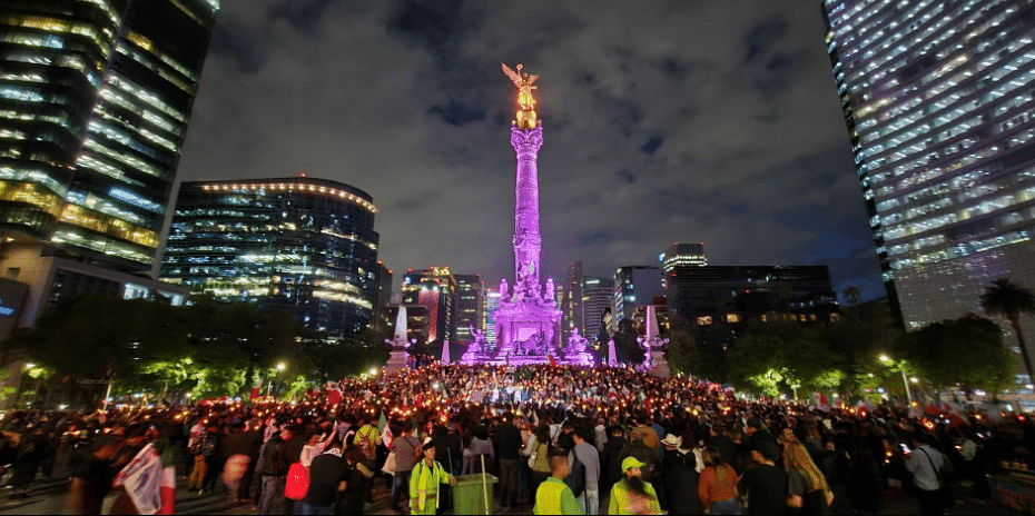 Trabajadores del Poder Judicial protestan contra la reforma desde el Ángel de la Independencia