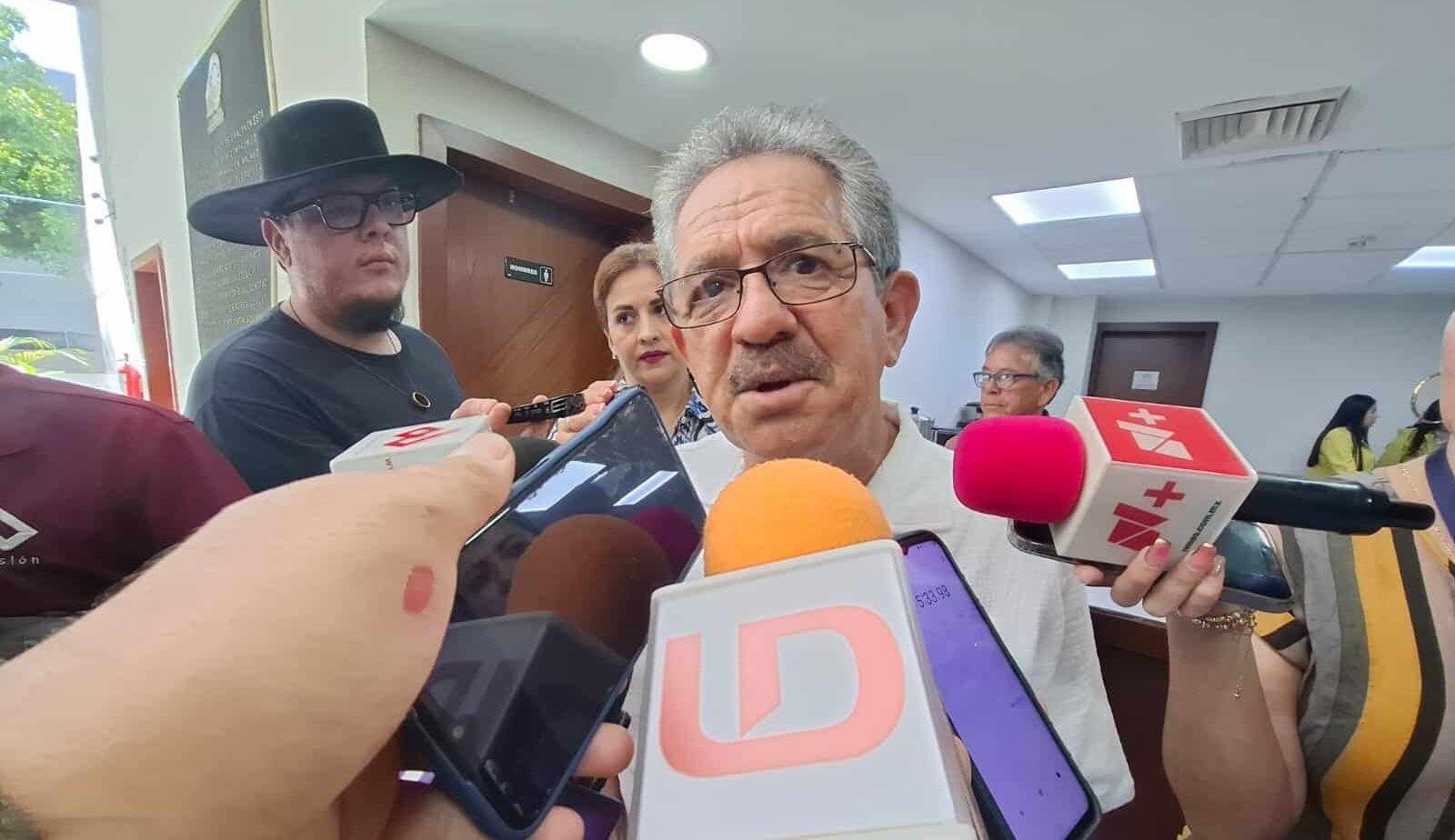 Manuel Guerrero Verdugo con medios de prensa