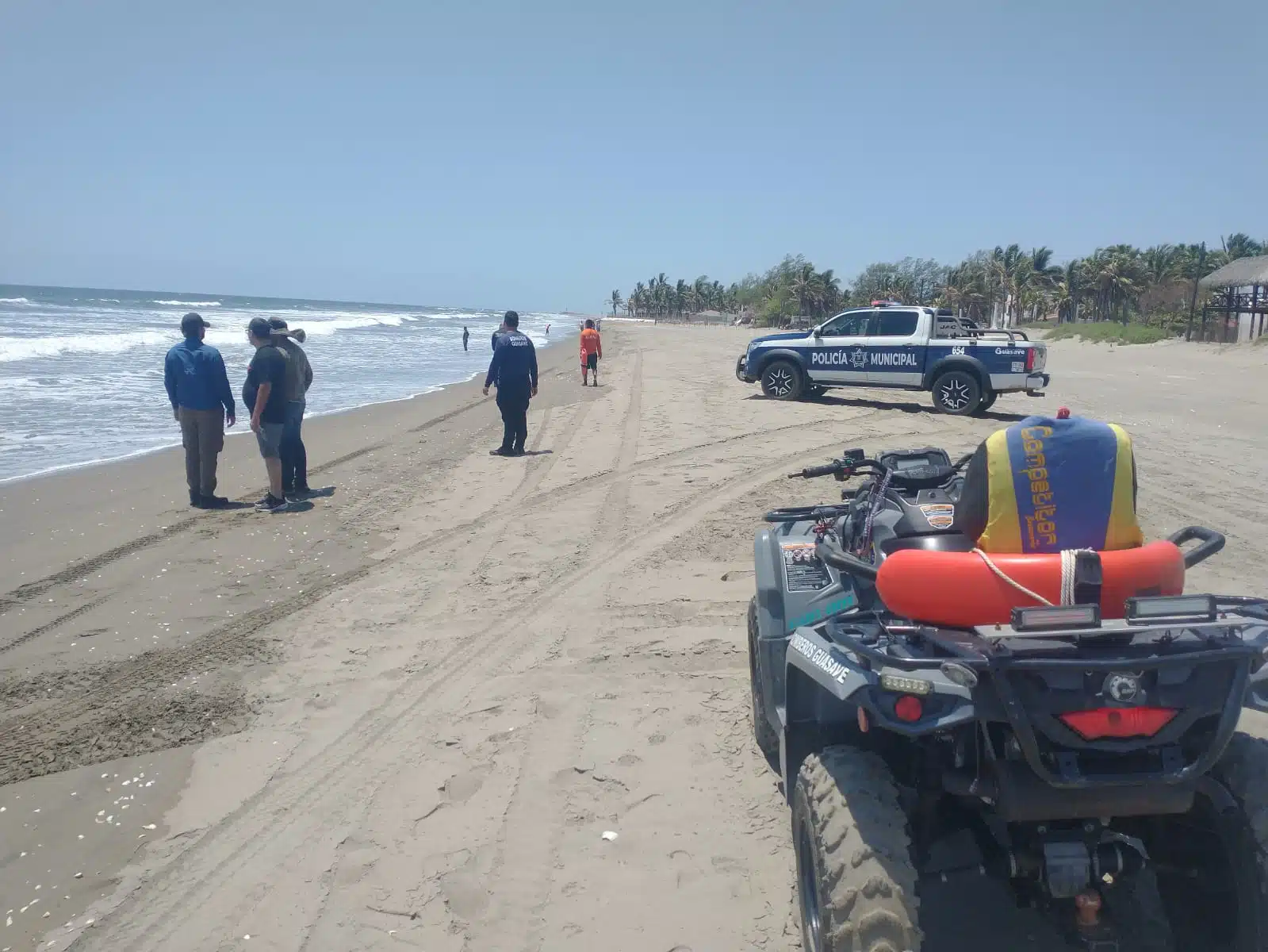 Marinos rescatan a Jorge del mar en Las Glorias, Guasave