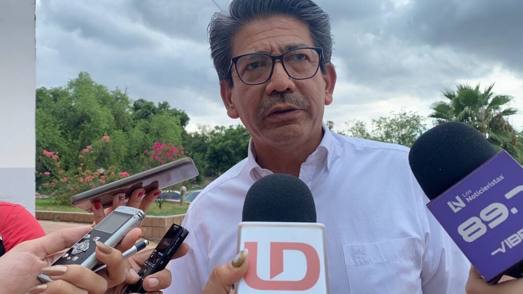 Martín Ahumada con medios de prensa