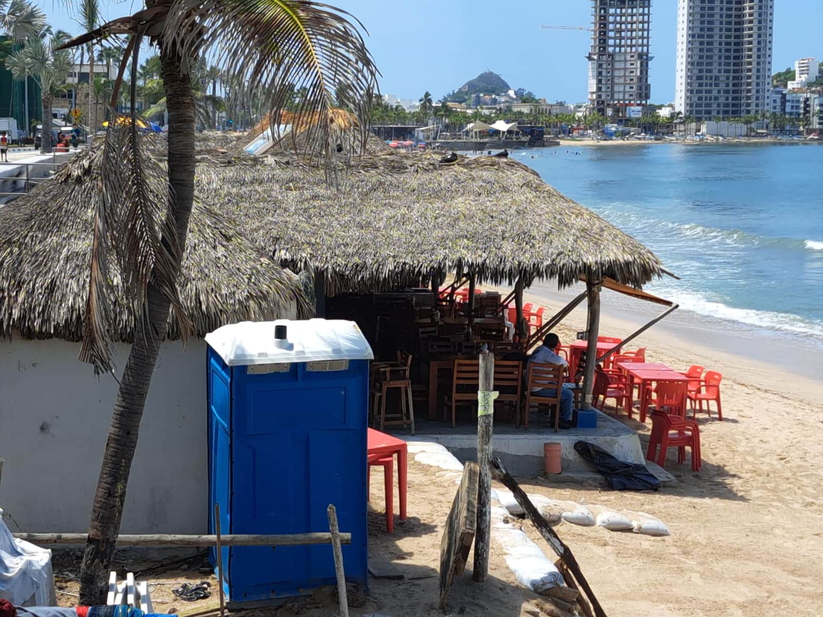 Restaurante a orilla de la playa en Mazatlán