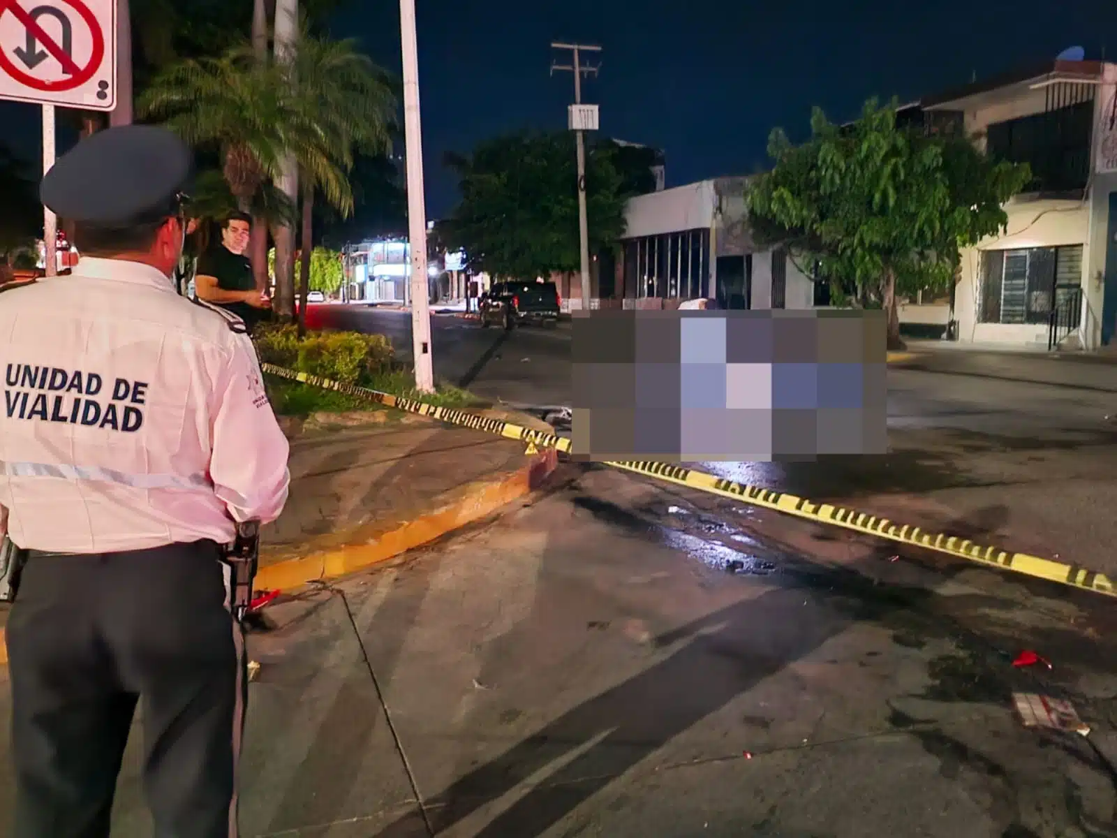 Motociclista fallece al impactarse con una camioneta en el Centro de Culiacán