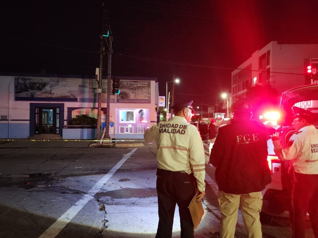 Motociclista fallece al impactarse con una camioneta en el Centro de Culiacán