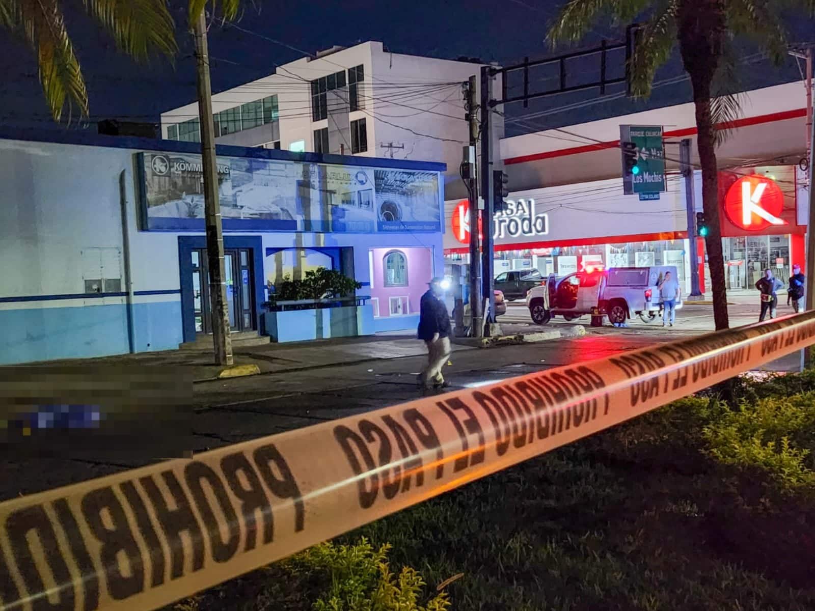 Motociclista fallece al impactarse con una camioneta en el Centro de Culiacán
