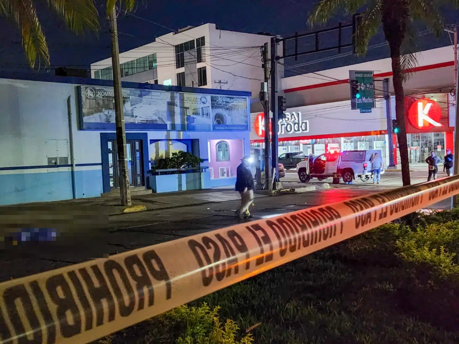 Motociclista fallece al impactarse con una camioneta en el Centro de Culiacán