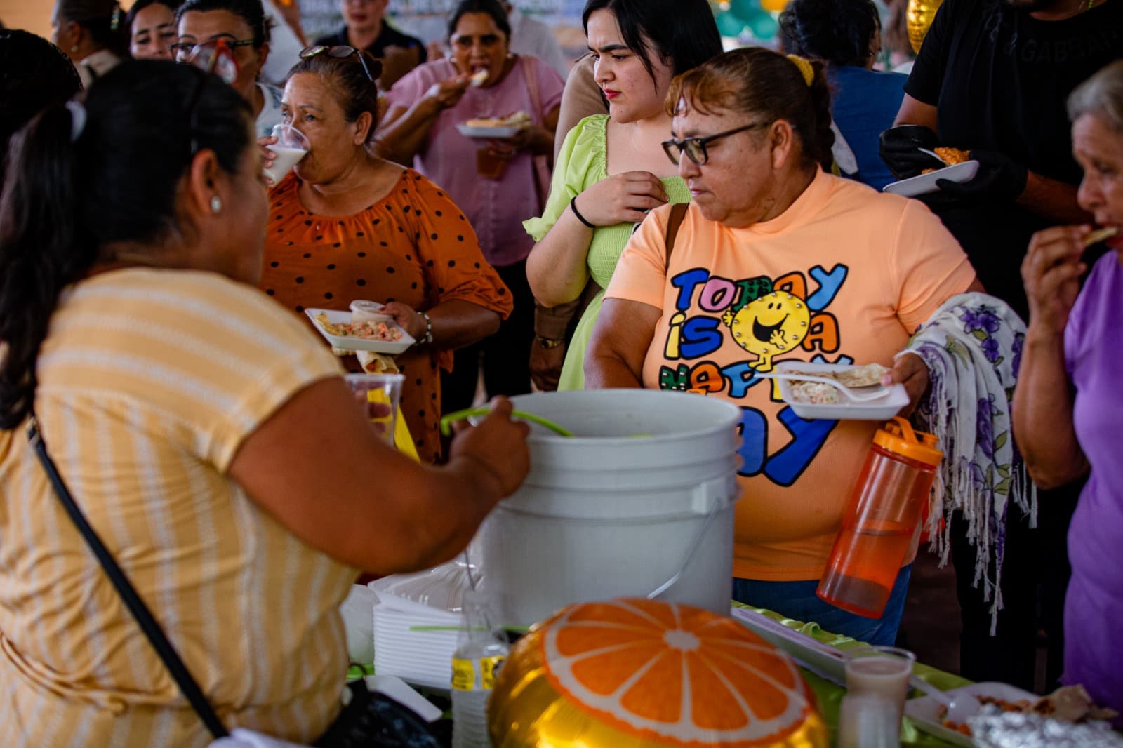 Muestra gastronómica en el parque Hernando de Villafañe, en Guasave