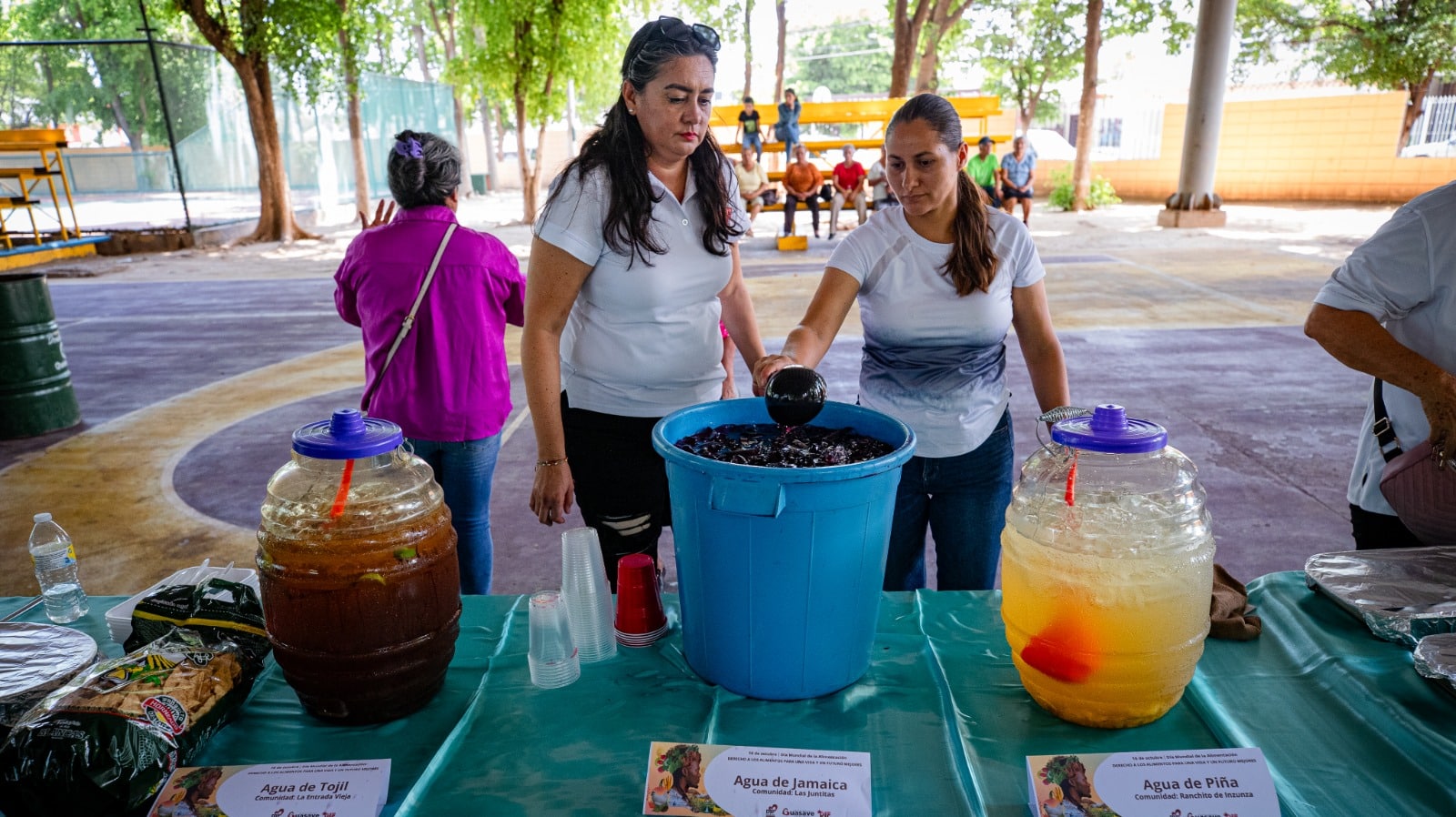 Muestra gastronómica en el parque Hernando de Villafañe, en Guasave
