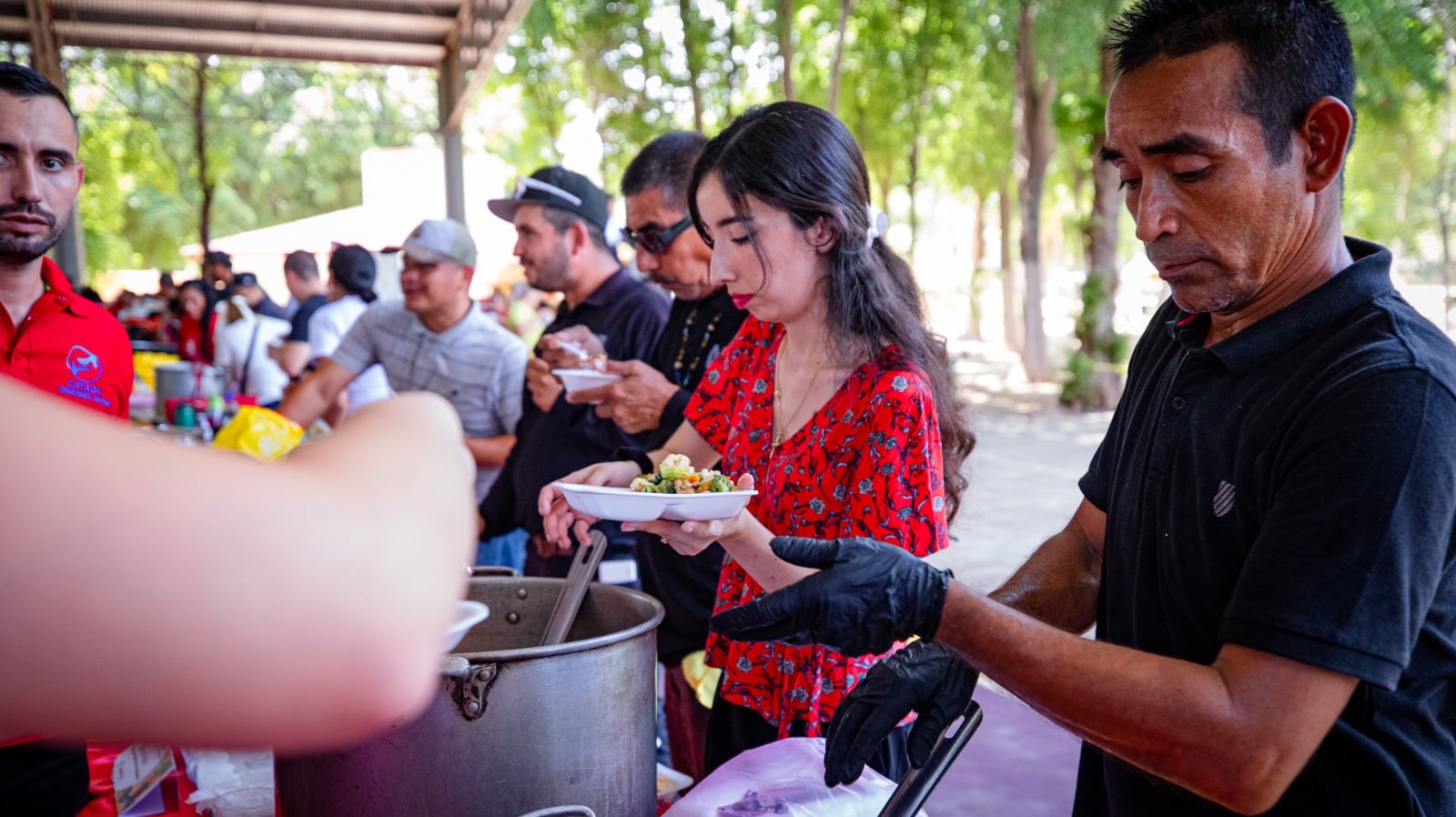 Muestra gastronómica en el parque Hernando de Villafañe, en Guasave