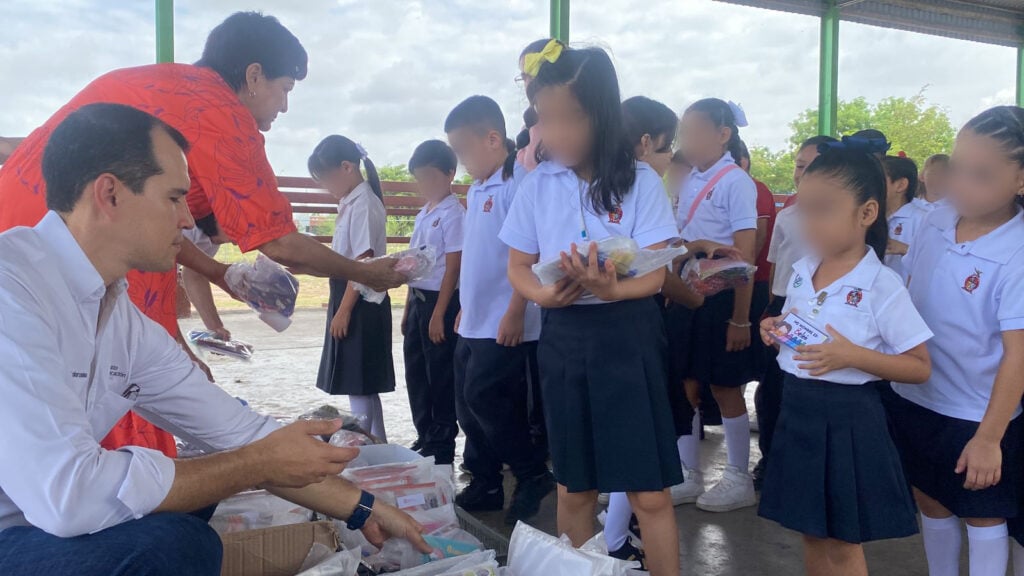 Entrega de útiles escolares