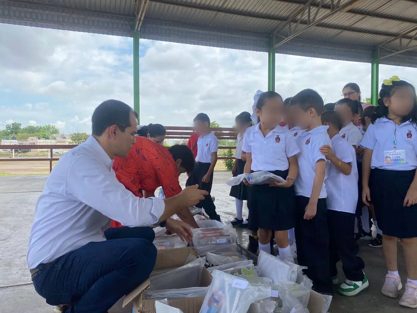 Entrega de útiles escolares