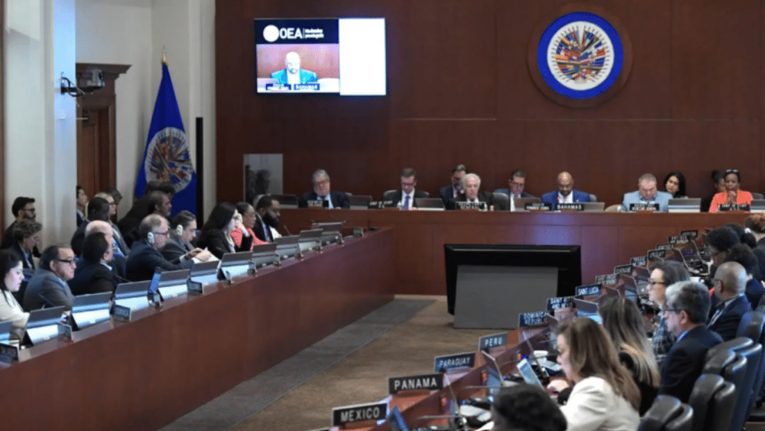 Reunión entre diplomáticos de la OEA