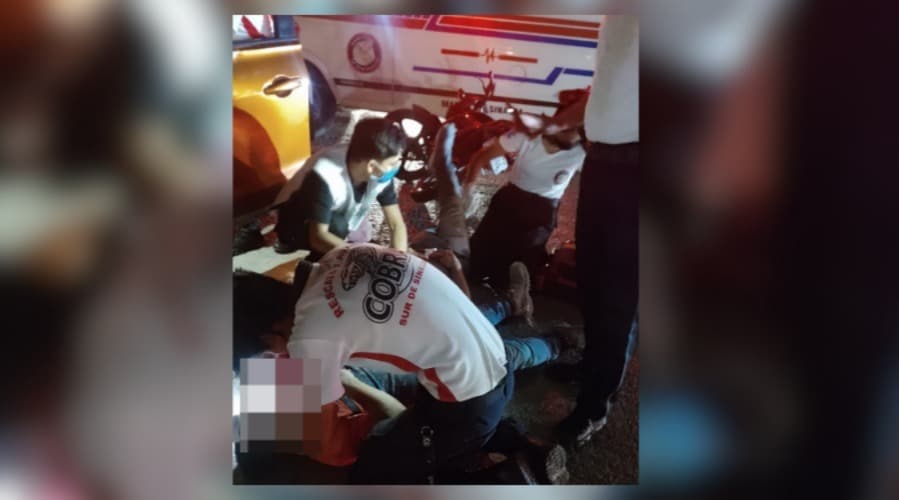 Pareja de hermanos termina en el hospital al chocar en su moto