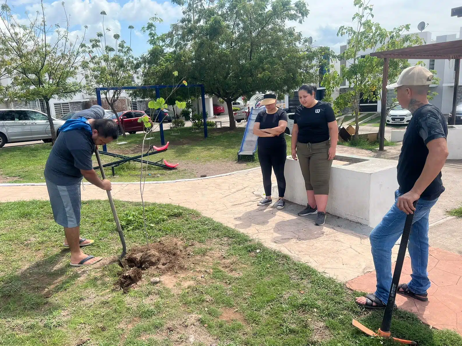 Plantado de árboles en diferentes parques públicos de Culiacán