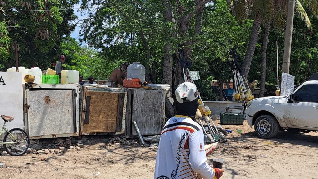 Pescadores en Mazatlán reportan baja captura por insuficiencia de captación de agua