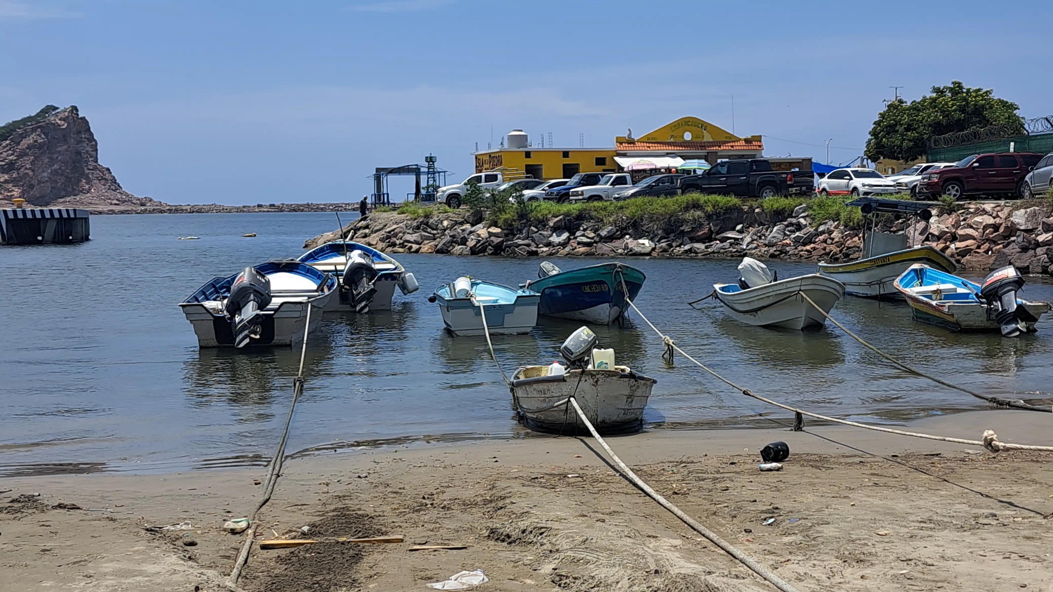 Pescadores en Mazatlán reportan baja captura por insuficiencia de captación de agua