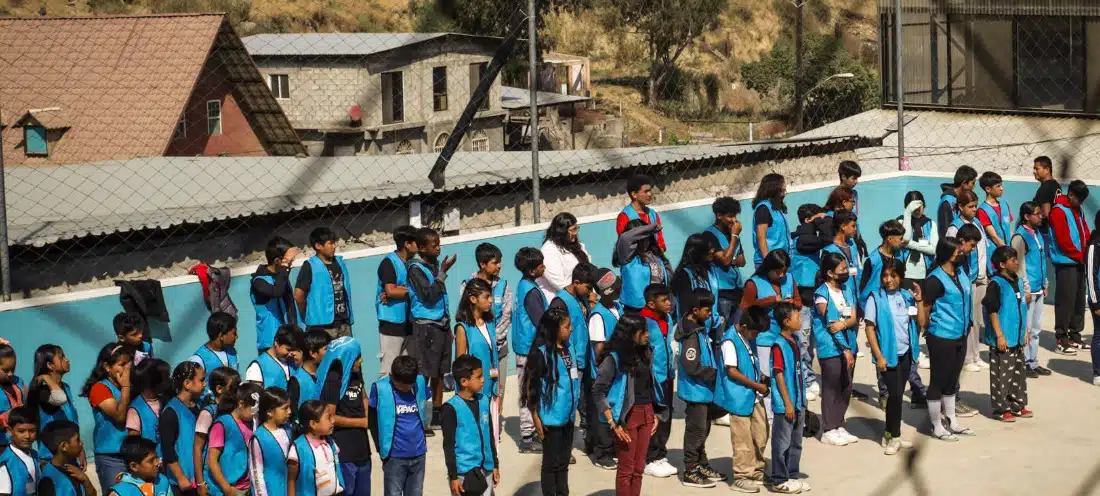 Primera graduación de niños migrantes en escuela de albergue de Tijuana
