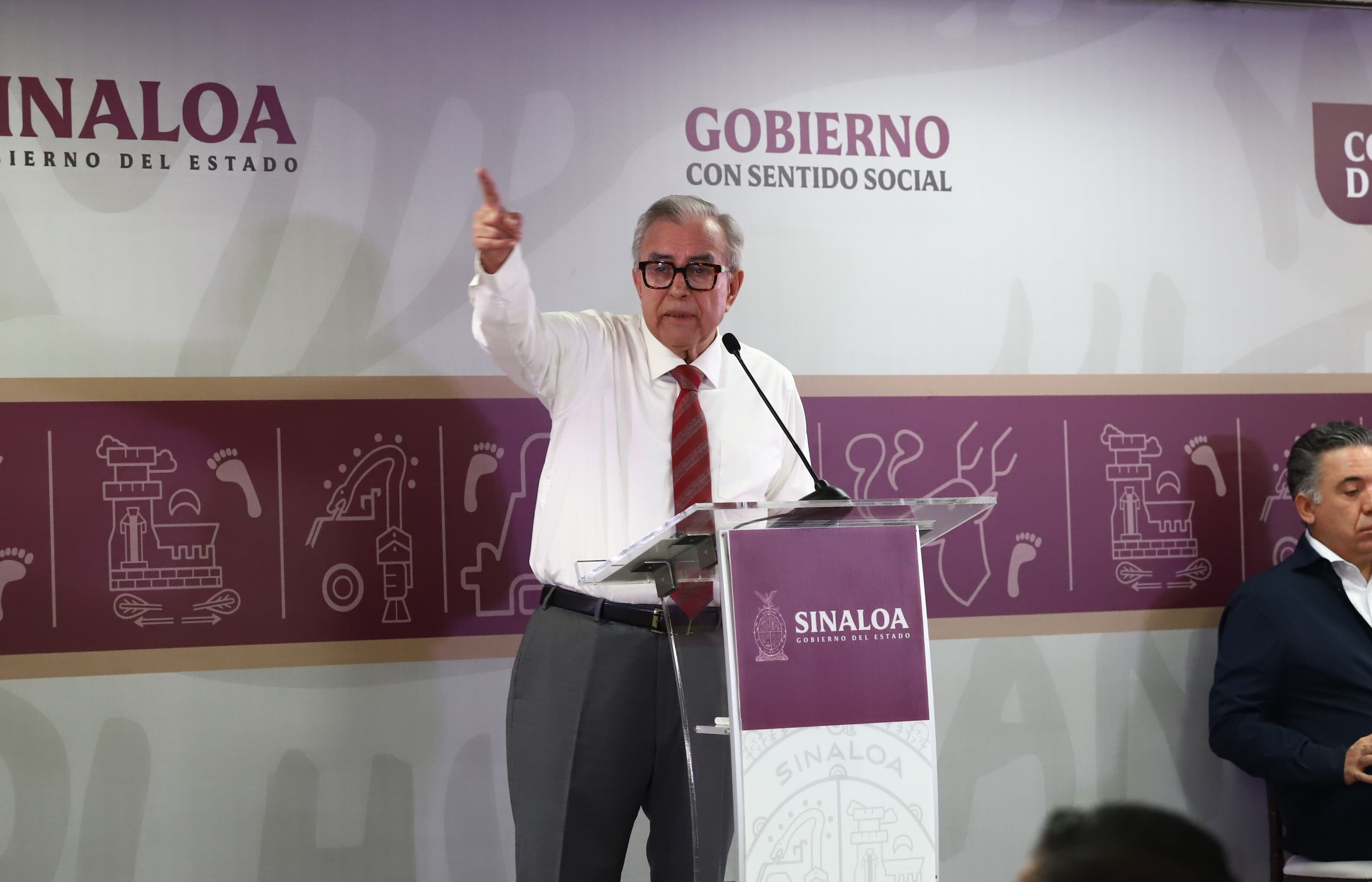 Rubén Rocha Moya en su conferencia semanera