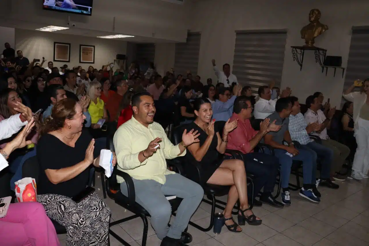 Con palomitas de maíz las autoridades disfrutaron de la pelea de Marco Verde en los Juegos Olímpicos