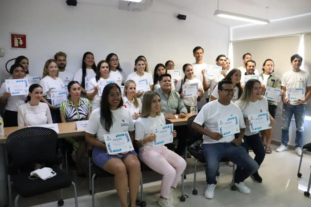 Se gradúan 31 emprendedores en Mazatlán