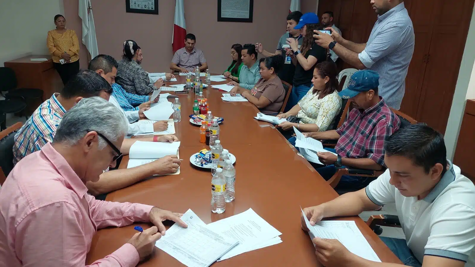 Subcomité de Sedesol reunido con el alcalde Armando Camacho Aguilar