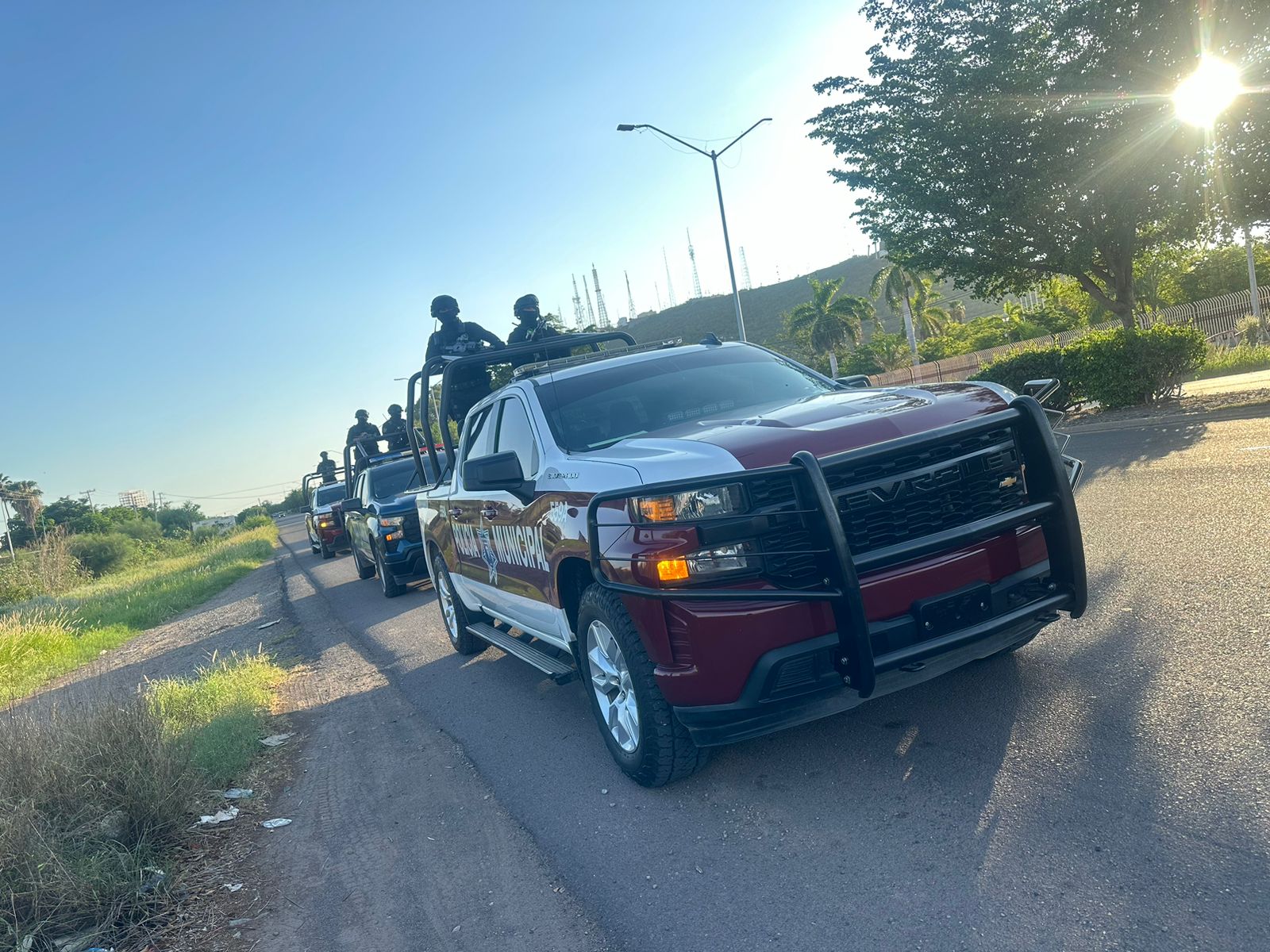 Vehículos de la Secretaría de Seguridad y Protección Ciudadana en operativo y patrullaje en la ciudad de Los Mochis