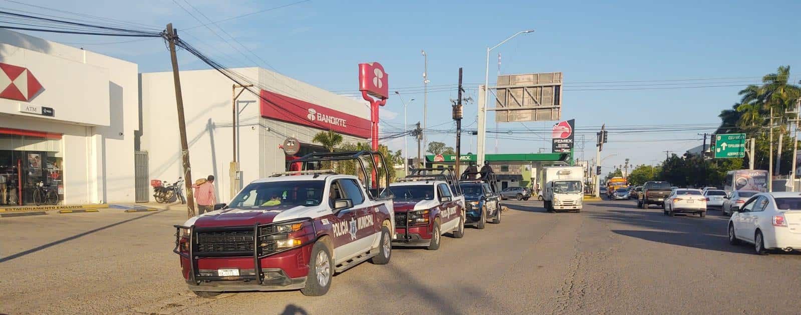 Vehículos de la Secretaría de Seguridad y Protección Ciudadana en operativo y patrullaje en la ciudad de Los Mochis
