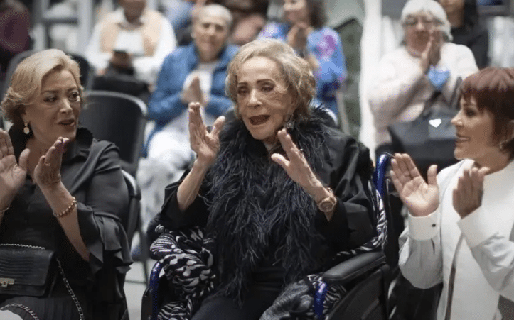 Silvia Pinal reaparece en público para un homenaje desde los Estudios Churubusco