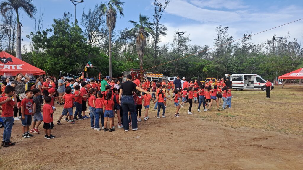 Actividades al aire libre durante un taller realizado por Protección Civil de Mazatlán
