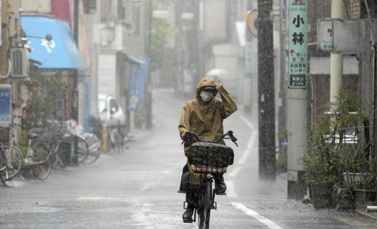 Japón cancela vuelos y viajes en tren como medida de precaución por el tifón Ampil